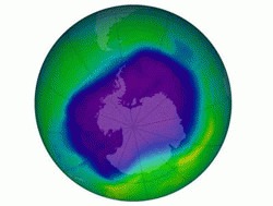 Gaura de ozon e de marimea Americii de Nord