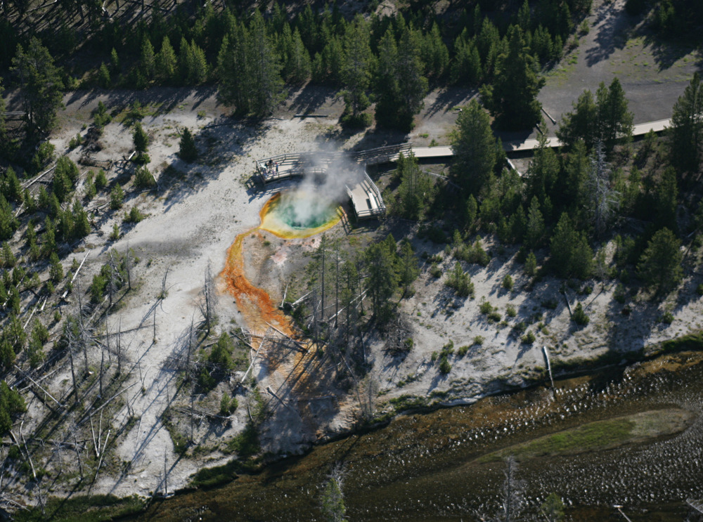 Momentan, heliul fără carbon de la Yellowstone nu se extrage. sursa foto nps.gov