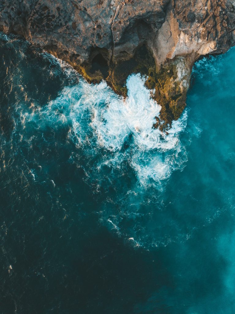 Omenirea trebuie să protejeze mai mult oceanele. sursa foto freepik