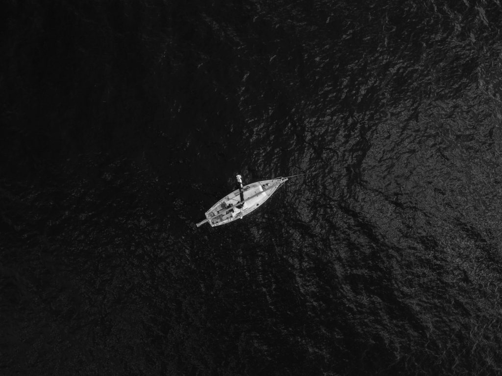 Cum afectează și viața umană această întunecare a oceanelor. sursa foto pexels.com