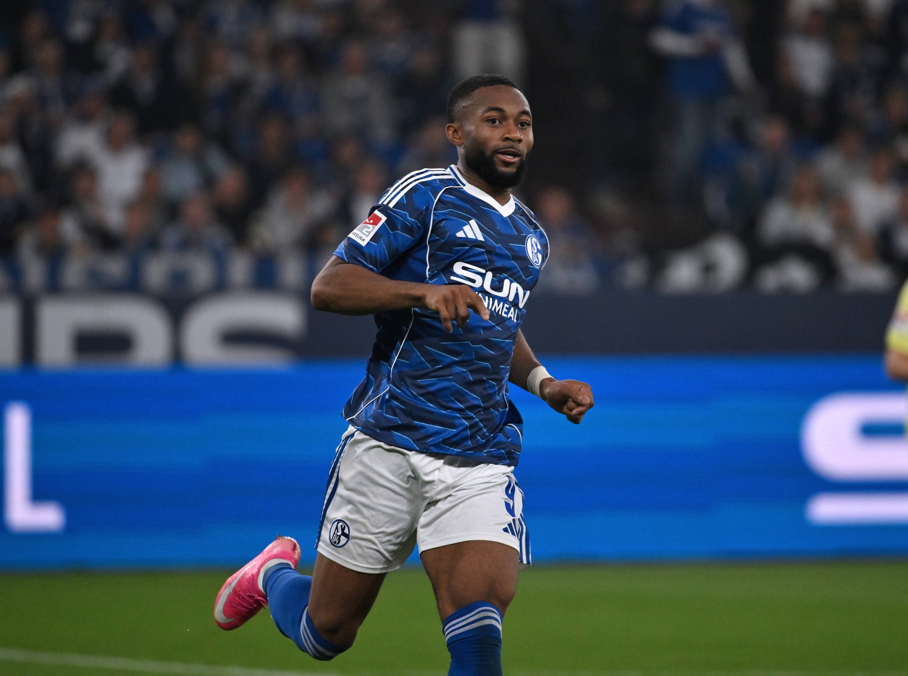 Fotbalistul Moussa Sylla, acuzat că și-a abandonat câinele. sursa foto Profimedia
