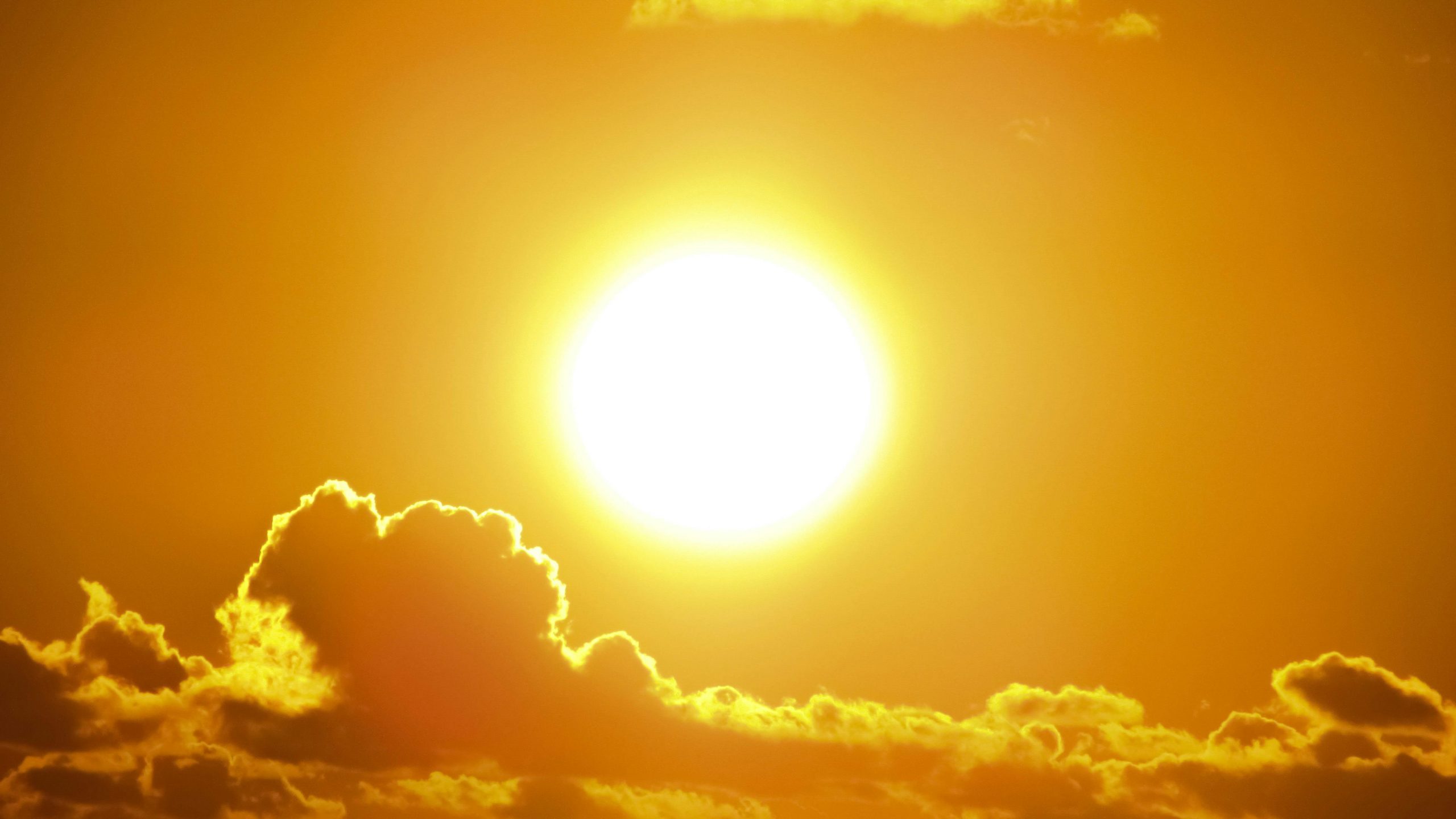 Plasma solară este un „amestec” de particule încărcate – electroni ușori, cu sarcină negativă, și ioni mult mai grei, cu sarcină pozitivă. sursa foto pexels.com