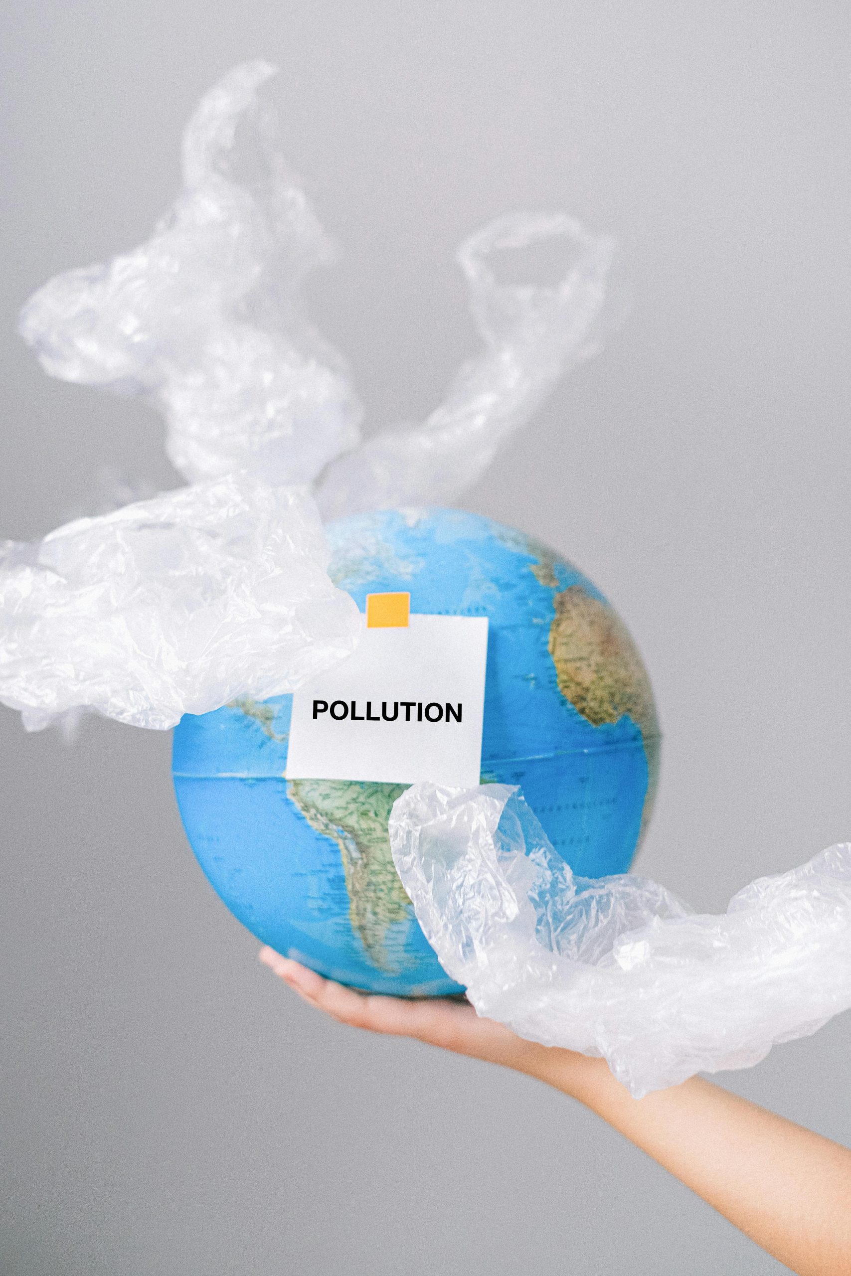 Noul proces utilizează un catalizator cu nichel unic și gaz de hidrogen pentru a transforma plasticul în produse utile – precum uleiuri, ceară sau combustibili. sursa foto pexels.com