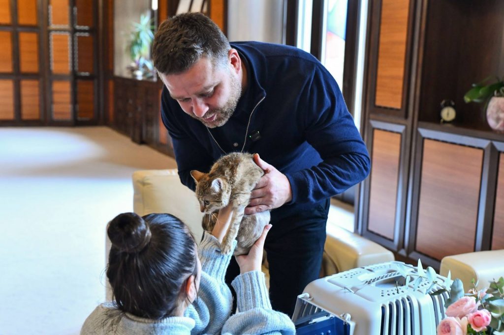 Cathy, noua colegă de la Primăria Capitalei. Foto: Pagina de Facebook Ciprian Ciucu