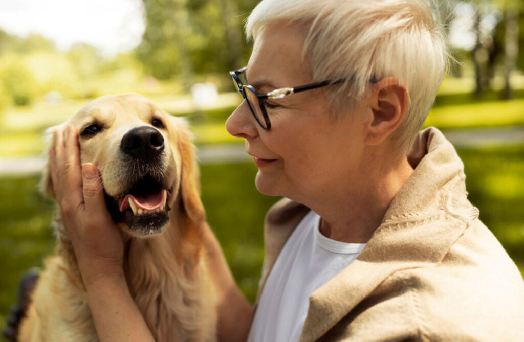 Cum îți poate schimba un câine viața după 50 de ani?