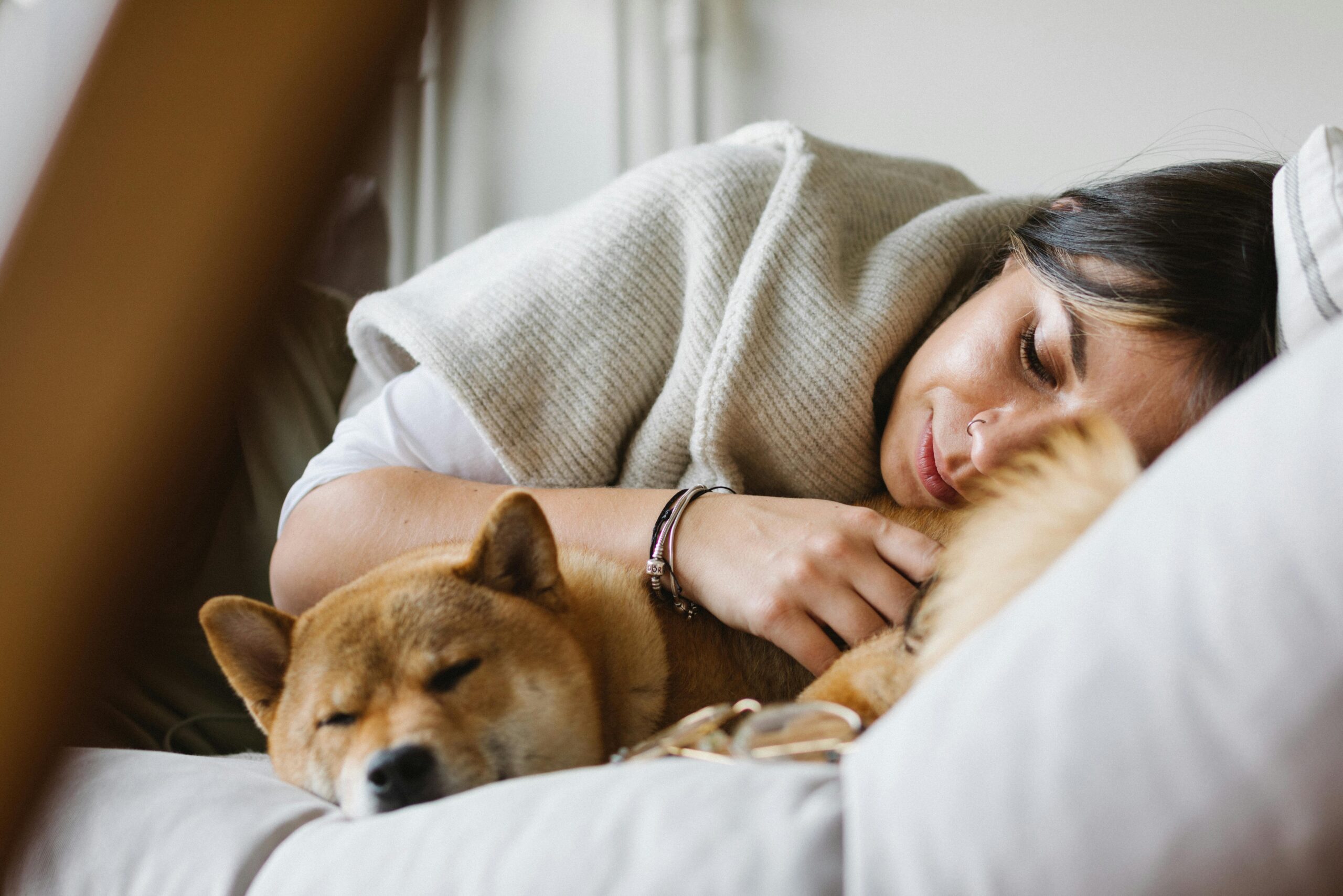 Obiceiul ar putea avea efecte negative asupra sănătății, potrivit experților. Foto: pexels.com
