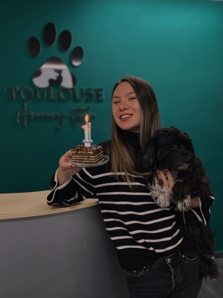 Patricia a explicat cum obișnuim corect cățeii cu procesul de grooming. Sursa foto: Instagram/ toulousegroomingstudio