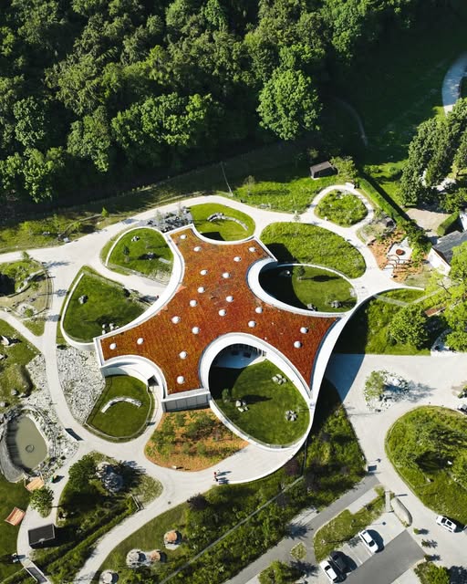 Barryland, proiectat sub forma unei lăbuțe de câine.Sursa foto: Facebook