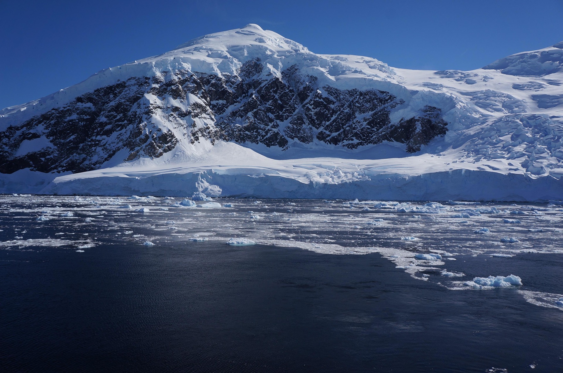 Descoperirea bazinelor în formă de evantai de sub Antarctica ar putea influența viitorul creșterii nivelului mărilor