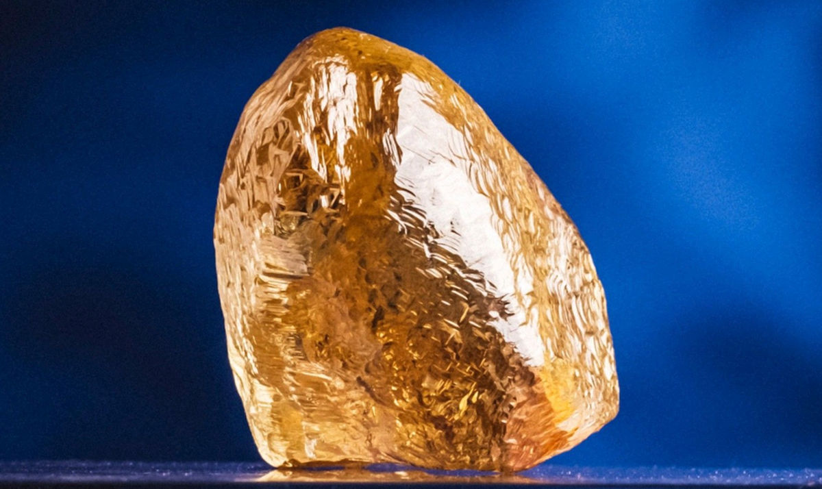 Un diamant galben uriaș, vechi de două miliarde de ani, a fost descoperit sub ghețurile Arcticii. Valorează zeci de milioane de dolari