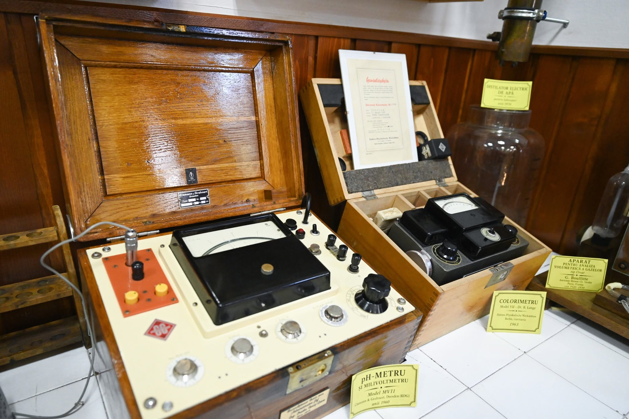 Colecția reunește cărți și manuscrise, documente, instrumente medicale, aparatură de laborator, preparate anatomice și alte obiecte care au fost folosite de-a lungul timpului în pregătirea medicilor veterinari. Sursa foto: Facebook
