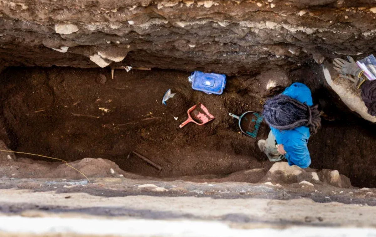 Descoperire arheologică în El Salvador: un schelet vechi de aproximativ 2.800 de ani, găsit alături de un vas în formă de țestoasă marină