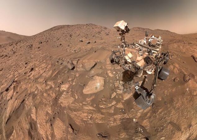 O rocă de pe Marte ar putea dezvălui dacă a existat viață pe Planeta Roșie. De ce riscă NASA să nu o aducă pe Pământ