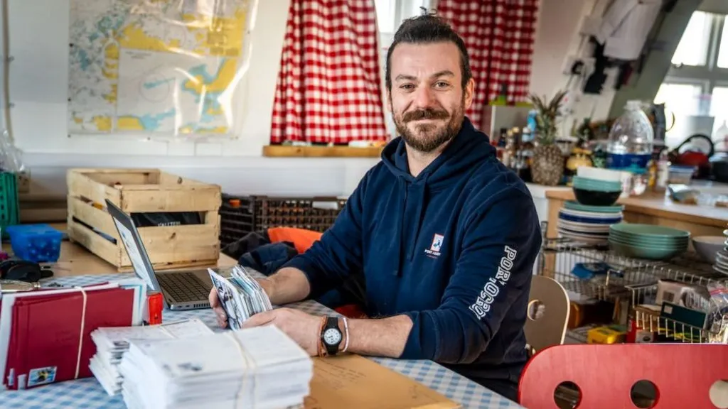 Poștașul care pleacă cinci luni pe an în Antarctica, printre 1.000 de pinguini. Foto: UK Antarctic Heritage Trust